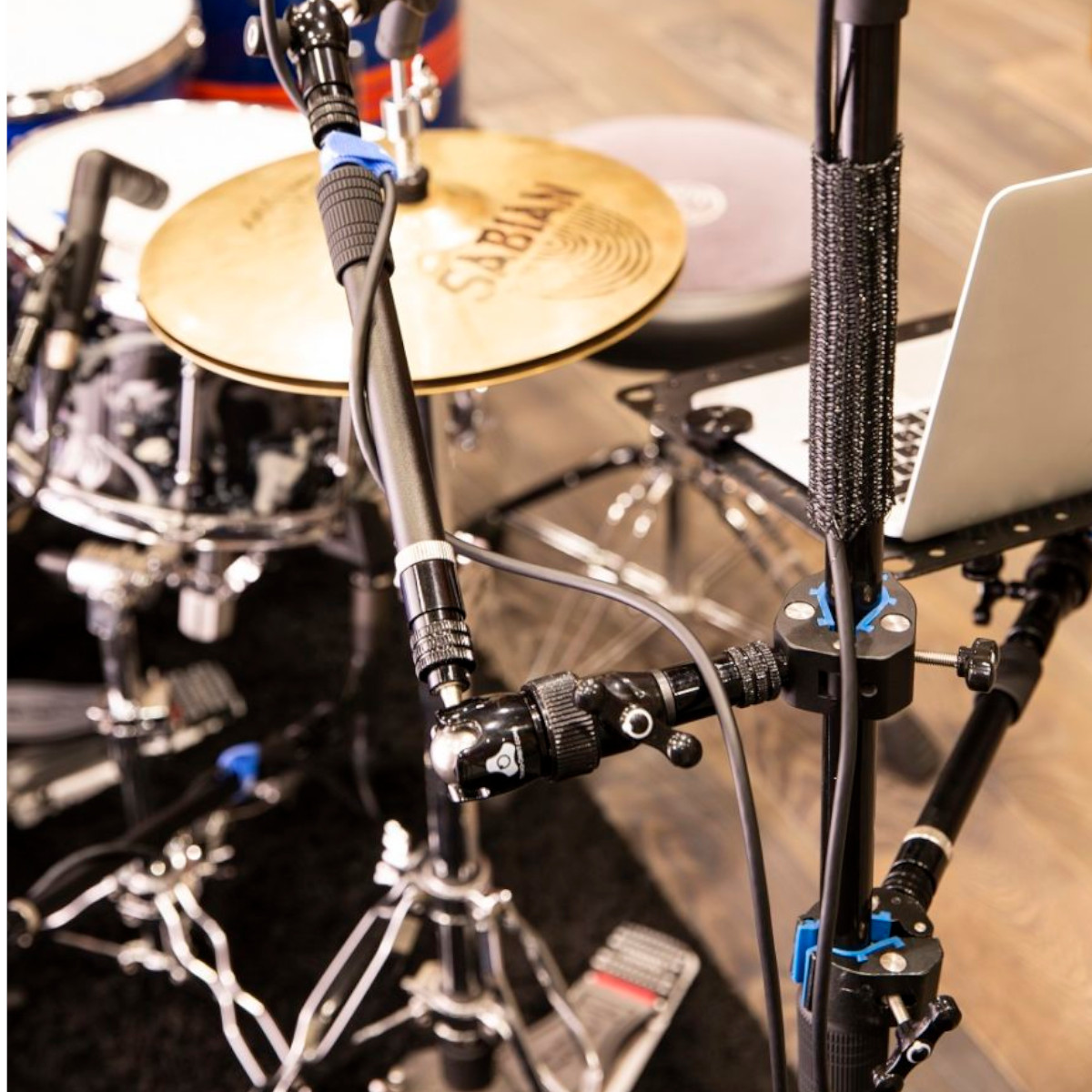 IO-C – IO-Equipped Clamp