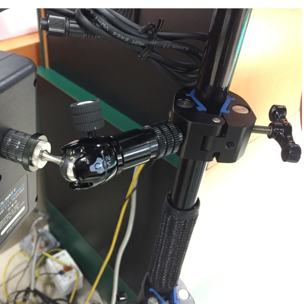 IO-C – IO-Equipped Clamp