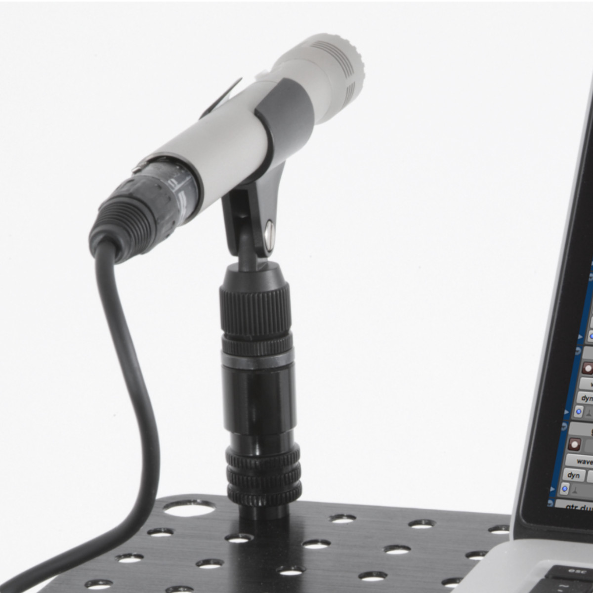 IO-R38 – IO Retrofit Quick-Change Coupler, 3/8″ male to IO female