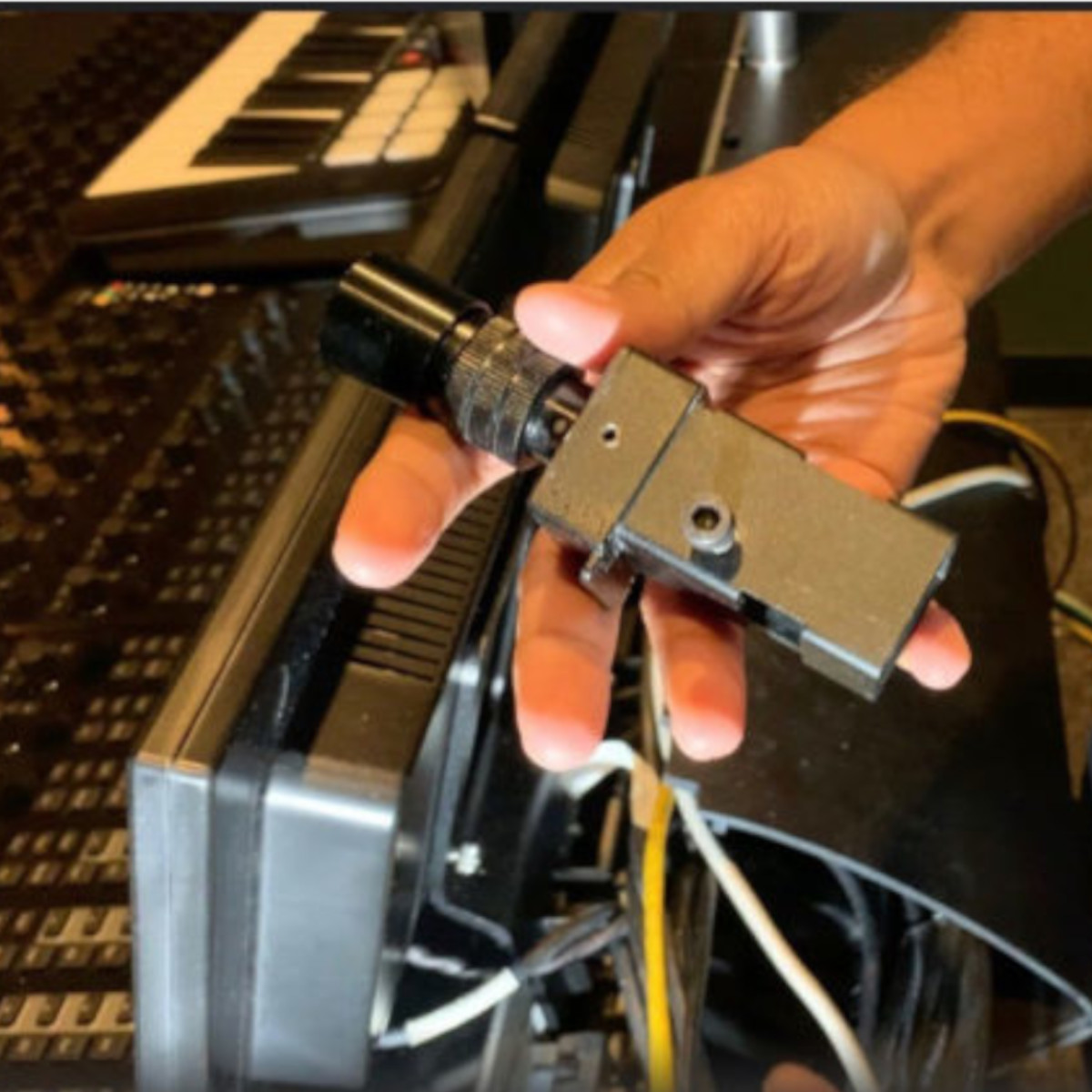 IO-S6 – AVID S6 Console IO Quick-Change Coupler