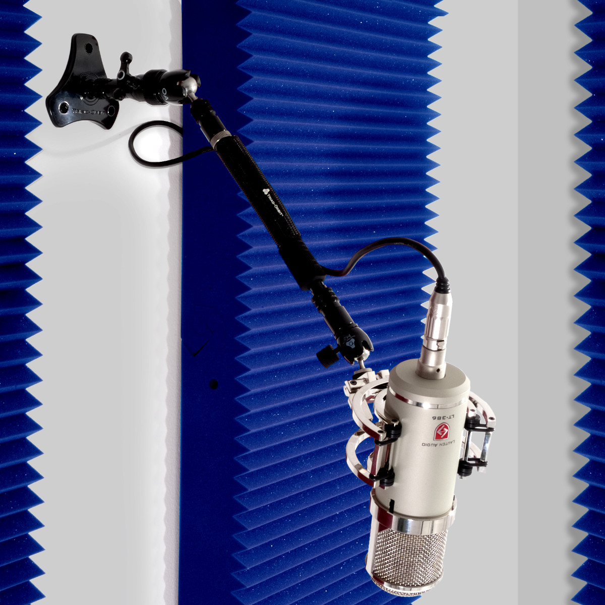 IO-W – IO-Equipped Wallplate