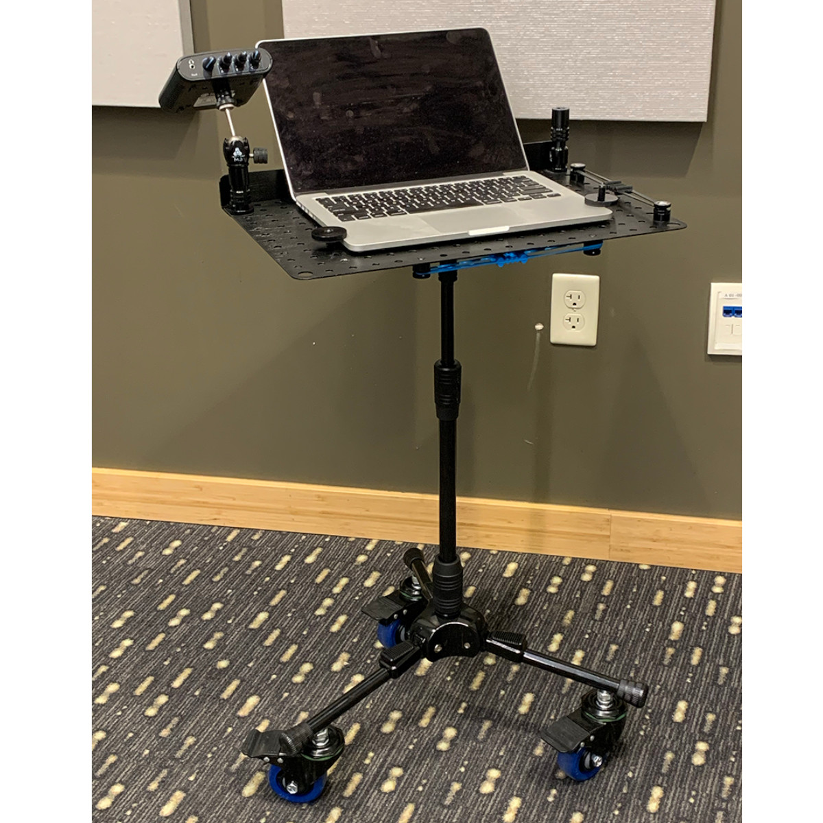 T1C – Short Tripod Stand with Casters