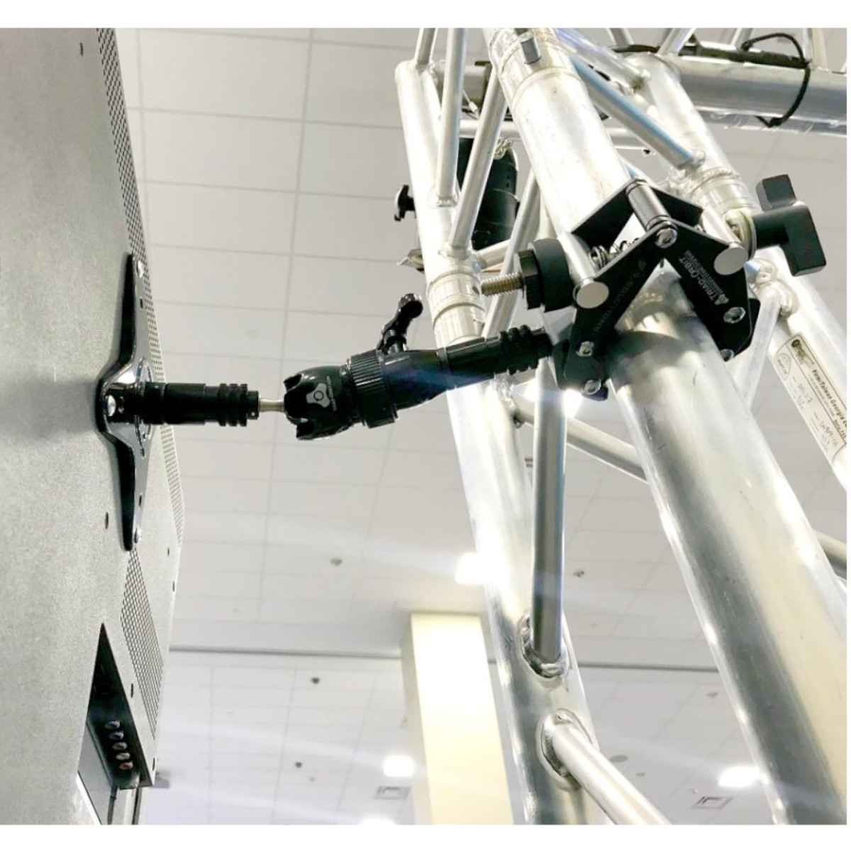 IO-GC – Synergy Series IO-Equipped Grip Clamp